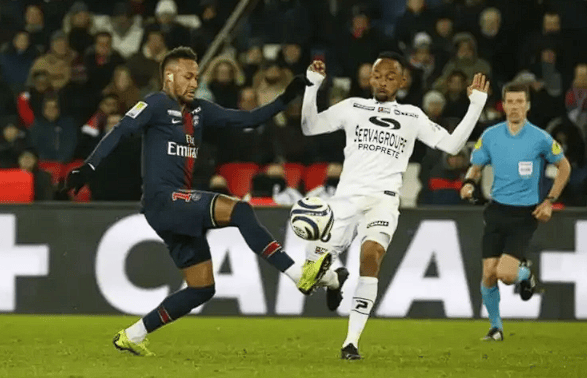 开云-冲浪小组赛上演强强对话，庐州犀牛队翻盘中原飞鹰队，战术调整见效；韧性比赛的样板(招商庐州臻境)